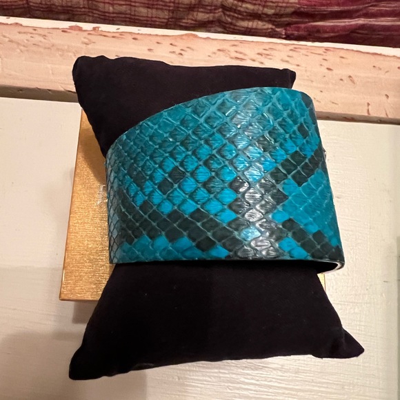 RUSTIC CUFF VINTAGE SURGE CUFF - Picture 1 of 3